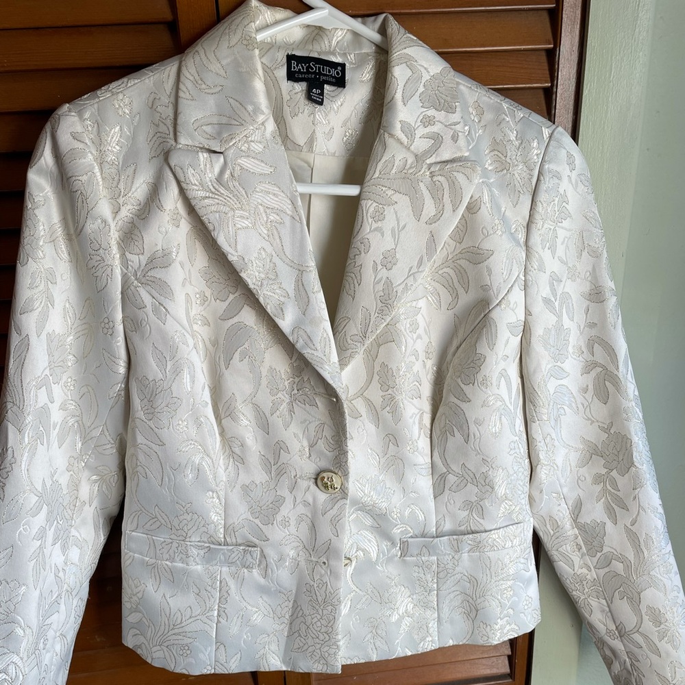 beautiful white and gold bay studio woman’s blazer with detailed buttons